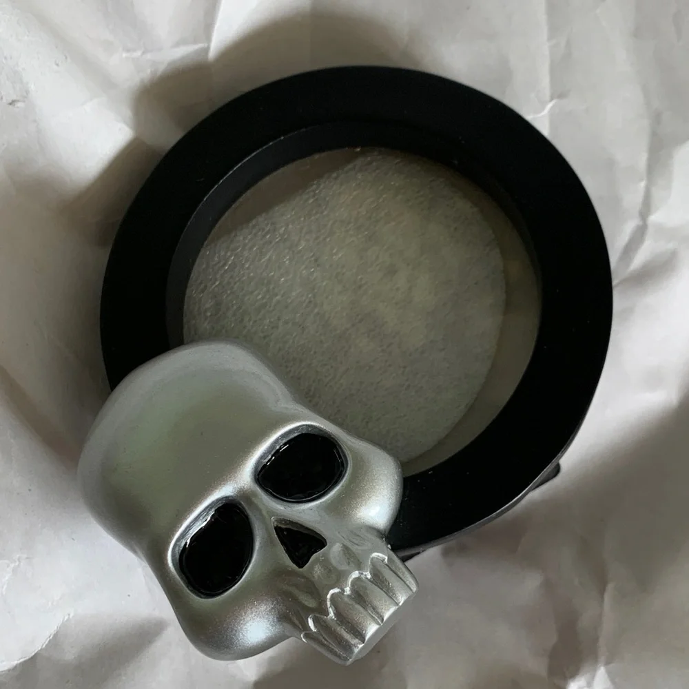 Silver & Black Skull Circle Photo Frame + Heart Skull Pin Bundle